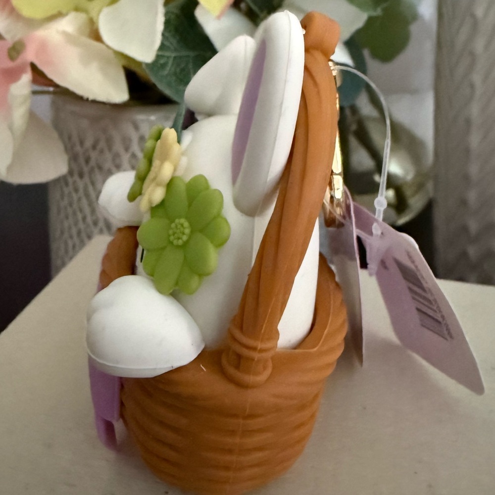 🆕🐰 BATH & BODY WORKS LIMITED EDITION  “SPRING BUNNY IN BASKET” POCKETBAC HOLDER - Picture 4 of 6